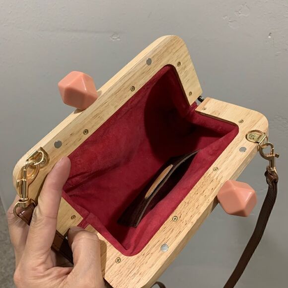 Handmade Genuine Leather Floral Print Candy Shaped Kisslock Clutch/Crossbody - Picture 11 of 12